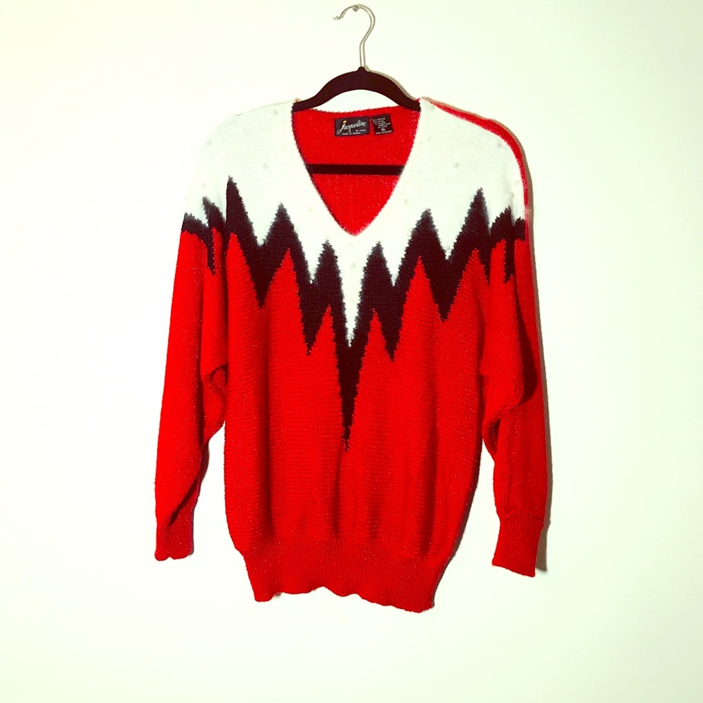 Black White and Red Sweater. ⚫️⚪️👄